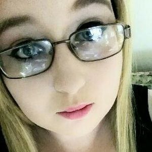 Meet your Posher, Caitlin